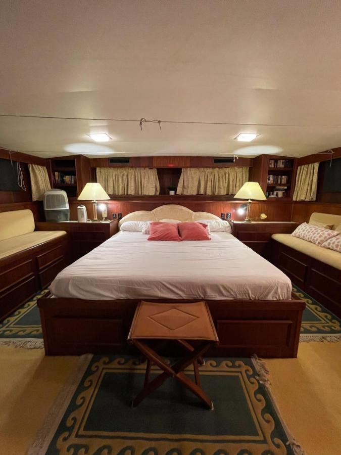 Yacht Our Alissa Botel